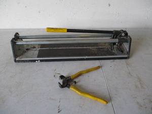 lot 174 image: Lot of Tile Cutter  & Nippers