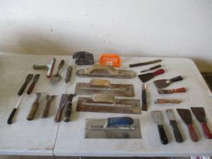 lot 183 image: Lot of Troughs and Putty Knives