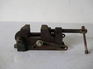 lot 187 image: 2 12 Vise