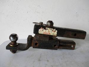lot 202 image: 8000 lb Trailer Hitch