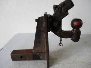 lot 203 image: Pinto Trailer Hitch 2 516.