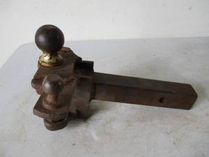 lot 204 image: 2 516 Trailer Hitch