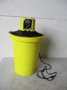 lot 209 image: Ice Cream Maker. 4 Quart.