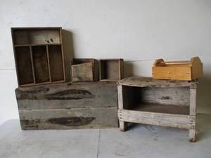 lot 211 image: Lot of various Vintage Primitive pieces
