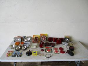 lot 212 image: Lot of Automobile and Tractor lights & Reflectors.