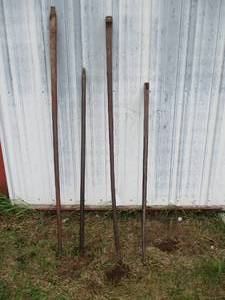 lot 230 image: Lot of Pry Bars