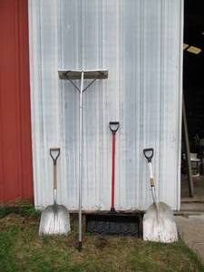 lot 232 image: Lot of snow Shovels and snow Rakes.