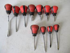 lot 253 image: Lot of 11 Husky Screwdrivers