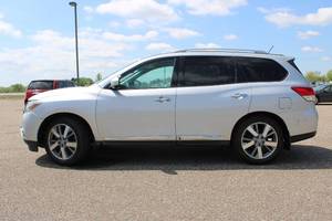 2015 Nissan Pathfinder - 4X4