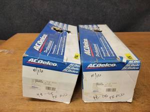 lot 258 image: NOS Genuine GM Pair of Struts - Part No. 88985526