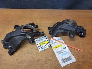 lot 282 image: Rear Wheel Hub Brackets - Fits 2010-2016 Buick Lacrosse - Part No. 23478766 & 23478767