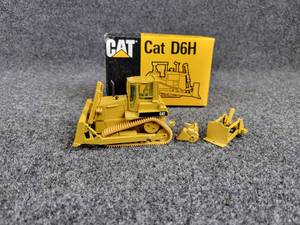 lot 75 image: CONRAD Caterpillar D6H Bulldozer 150 Scale Diecast Model