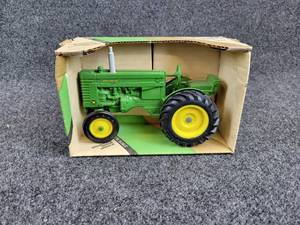 ERTL John Deere Model M Tractor 116 Scale Diecast Model