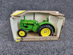 ERTL 1935 John Deere Model BR Tractor - Rubber Tire 116 Scale Diecast Model