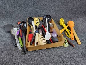 Large Lot of Kitchen Utensils