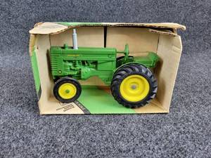 ERTL John Deere Model M Tractor 116 Scale Diecast Model