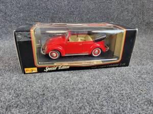 MAISTO 1951 Volkswagen Cabriolet 118 Scale Diecast Model