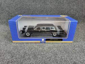 American Mint 1972 Lincoln Continental Reagan Car 124 Scale Diecast Model