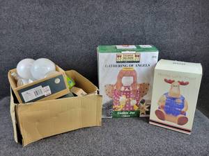Pair of Cookie Jars and Lot of Light Bulbs