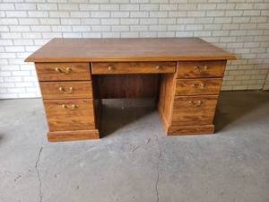 Wood Office Desk (60 x 30 x 29)