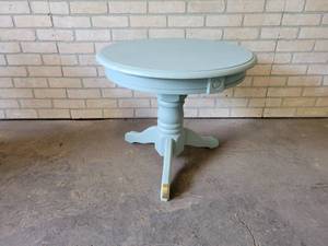 Very Nice Painted Round Side Table w Brass Accents on Legs - 25 Diameter x 21 Tall