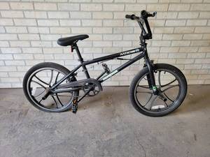 Mongoose 20.5 Boys Bike- Alloy Rims - Front and Rear Pegs - Needs Tires