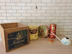 Lot of Vintage Cans and Wood Crate (19.5 x 12 x 11)