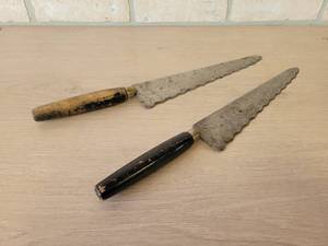 Pair of Vintage Knives HUBBARD MILLING Co. Mankato MN