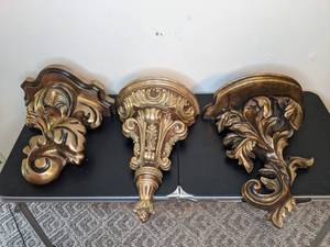 lot 199 image: Collection of (3) Wall Bracket Mantels, Gold