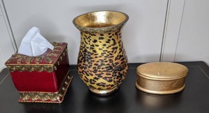 lot 26 image: Bathroom Decor Tissue Paper Holder, Vase, & Candle