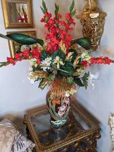 lot 28 image: Gorgeous Vase with Artificial Flowers