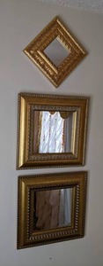 lot 30 image: (3) Piece Set of Small Decorative Mirrors