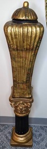 lot 16 image: Gorgeous Vintage Black and Gold Vase w Pillar