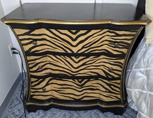 lot 19 image: Vintage Tiger Print NightstandSide Table