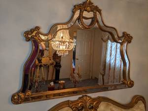 lot 24 image: Beautiful Large Beveled Mirror