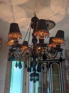 lot 5 image: Beautiful Black Chandelier