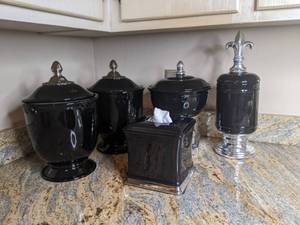 lot 258 image: Elegant 5-Piece Metal Storage Canisters, Black