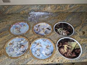 lot 267 image: Collection of Decorative Plates Sandra Kuck Gardens of Innocence Heavenly Hideaway, Sweetly Swinging, Gently Giving, Highest Harmony and Crownford Exclusive Design Fine Bone China