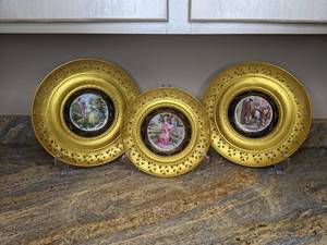 lot 268 image: Collection of (3) Decorative Regency Bone China Collector Plates