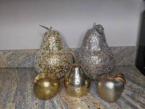 lot 257 image: Assortment of Apple and Pear Table Dcor, Gold and Silver