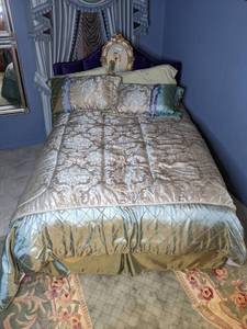 lot 72 image: Sumptuous Satin Bedding Set and Handmade Velvet Headboard (Full Size)
