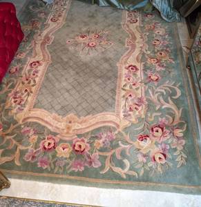 lot 75 image: Beautiful Floral Area Rug 9 ft. x 6 ft.