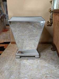 lot 222 image: Vintage Mirrored Pedestal