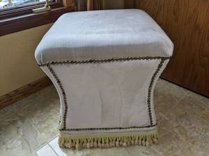 lot 208 image: Beautiful Grey Ottoman with Green Tassel Base
