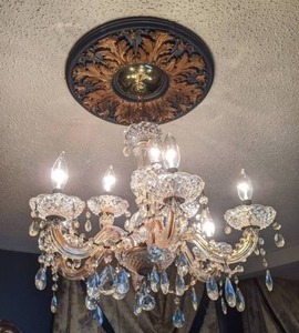 lot 125 image: Multi-Light Crystal Chandelier Light Fixture
