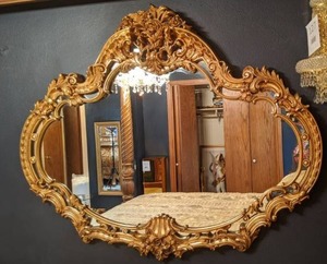 lot 133 image: Magnificent Mirror in Gleaming Gold