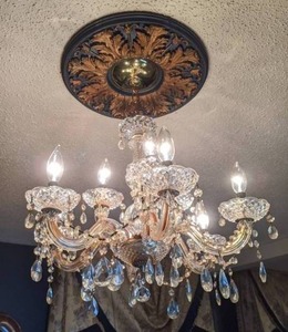 lot 129 image: Multi-Light Crystal Chandelier Light Fixture