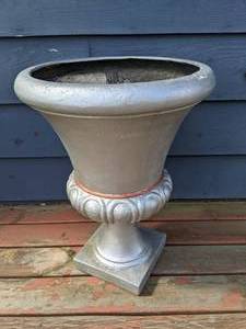lot 167 image: Beautiful Large Silver Planter
