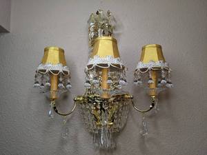 lot 174 image: Beautiful Wall Sconce Chandelier - Yellow & Gold