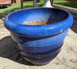 lot 171 image: Beautiful Large Blue Gradient Planter